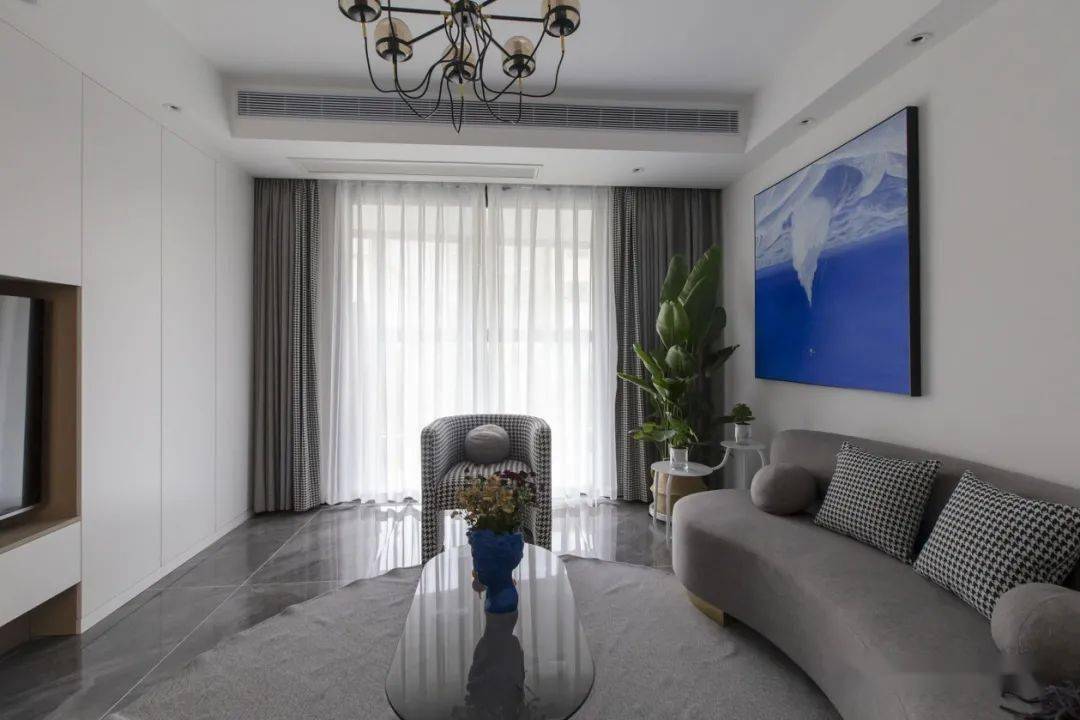 玄关|小夫妻的优雅两居,U型衣帽间真大气,圆形家居内敛又舒适,超美