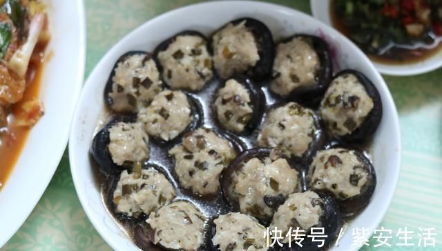 晒晒我家年夜饭,300块钱做了6菜1汤,8个人吃得开开心心