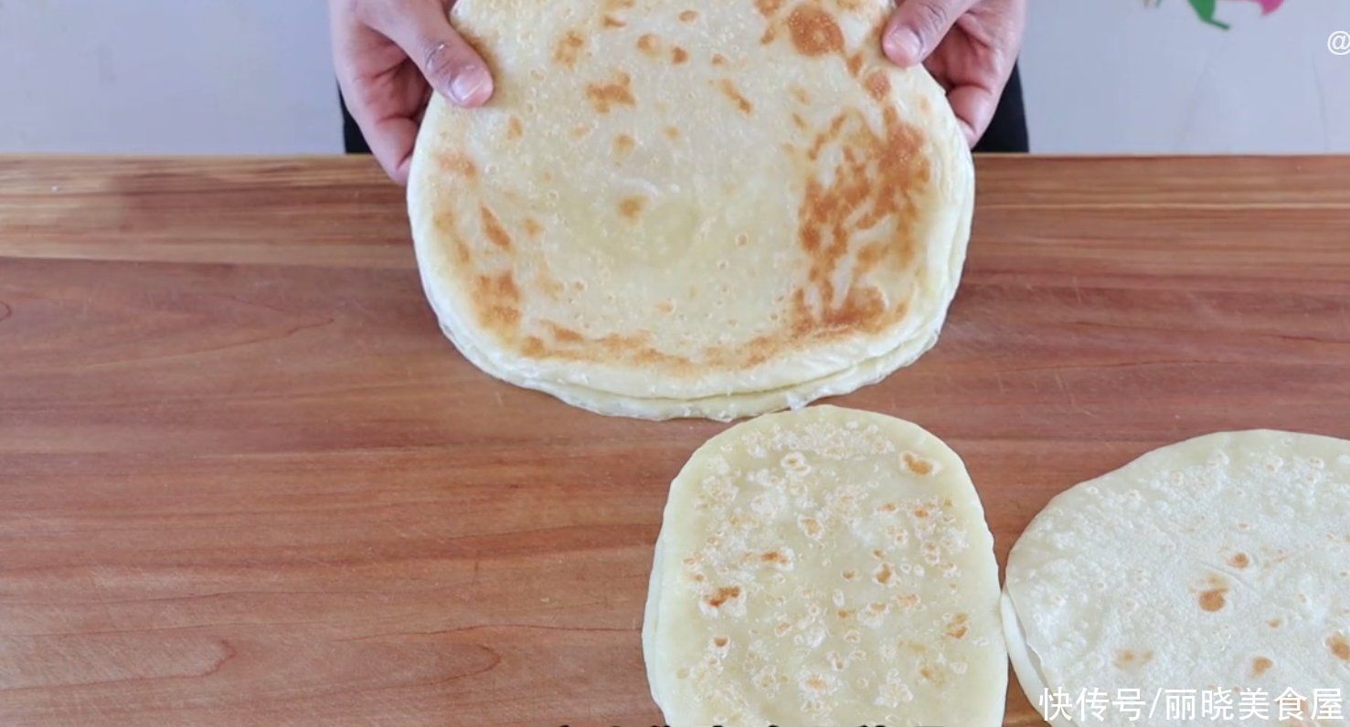 学会这个和面配方：做出家常饼，口袋饼，春饼，个个柔软好吃