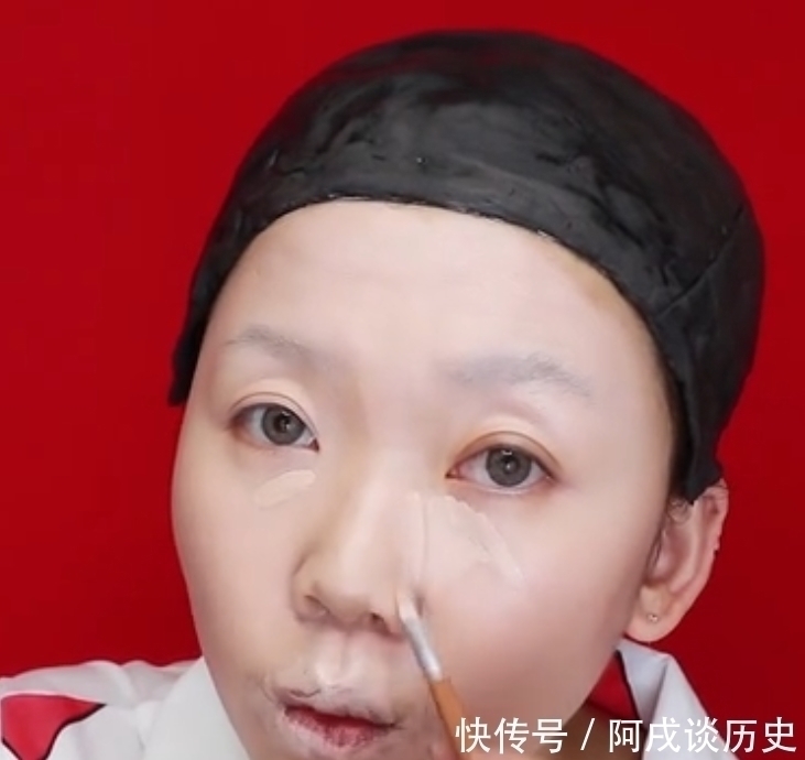 蜡笔小新|小姐姐仿妆蜡笔小新,开始操作很新鲜,看到最后这是成年版的吧