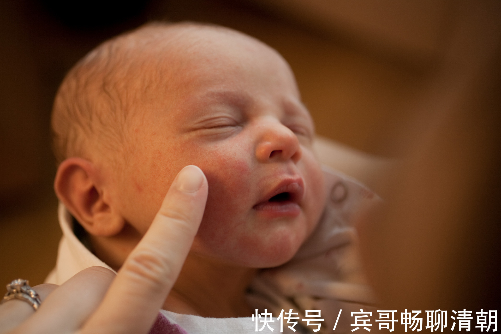 妈妈|新生儿护理，家长谨记“三勤四不五观察”，孩子健康成长更聪明