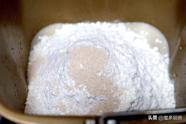 想吃面包不用买,自制低糖无油小面包,1袋面粉1杯豆浆1个鸡蛋