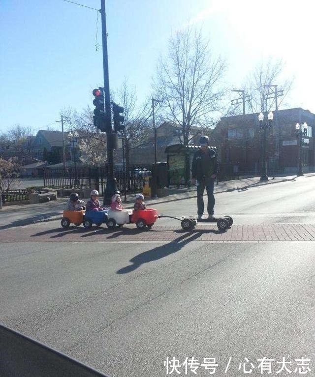 小孩|千万不要让爸爸带孩子,回到家妈妈可能都不认识孩子