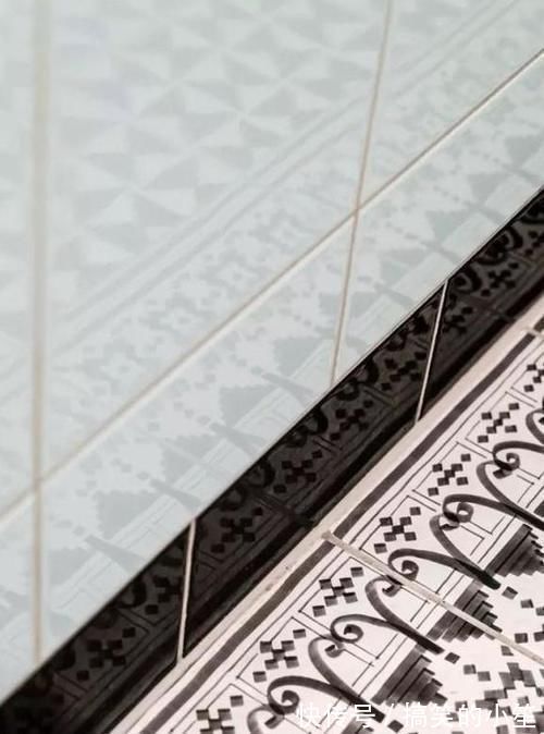 隔断|66㎡两居,以储物柜做隔断,以墨绿和原木配色,实用的文艺范儿