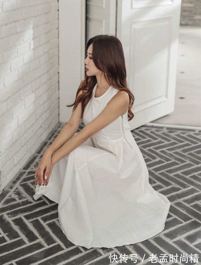 版型|白色连衣裙简单的设计,穿上后瞬间设计感十足,也十分减龄