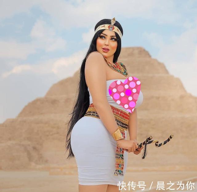 萨尔玛希米|埃及180斤特型模特，敢于在金字塔前自拍写真，身材曲线曼妙有致