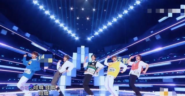 《创》选手唱TFBOYS新歌，跑调又破音，邓超已看傻，宁静表情抢镜