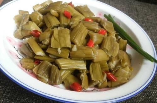 将芋荷梗|冬季，吃萝卜青菜不如它，每天炒一盘，视力好了，不懂吃可惜了