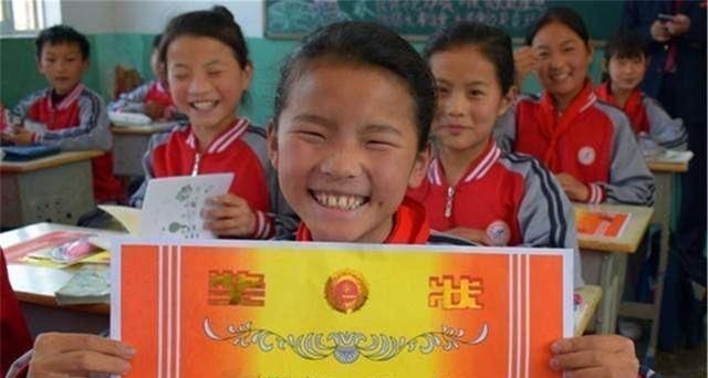 爸妈|孩子“奖状”贴满一面墙,父母却越来越惆怅这奖状还不如不要