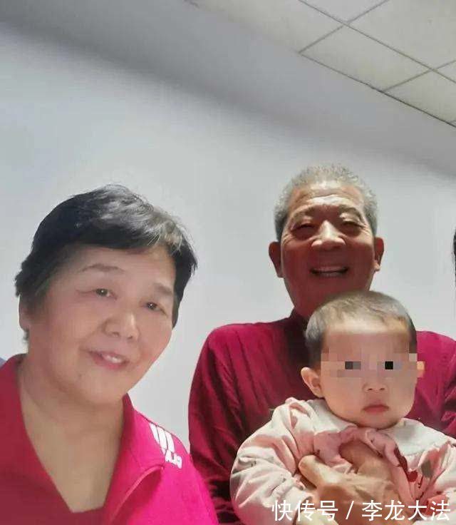 天赐|山东67岁老妇怀孕,儿女表示要断绝关系,2年后,老妇带娃直播