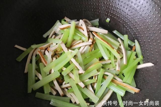 铁含量|立秋后，这食材要多吃，铁含量是西红柿的20倍，女性常吃身体好