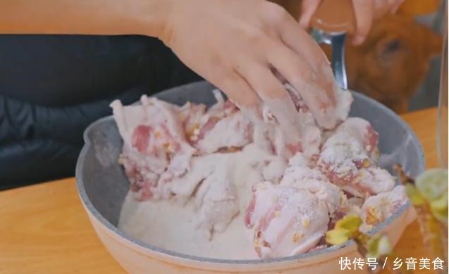 便是|酸渣肉肥而不腻,软糯咸香,咬上一口便是儿时的回忆!