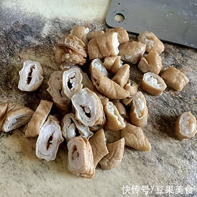 菱形块|这道年菜溜肥肠连续吃了3碗，全家人都一致好评