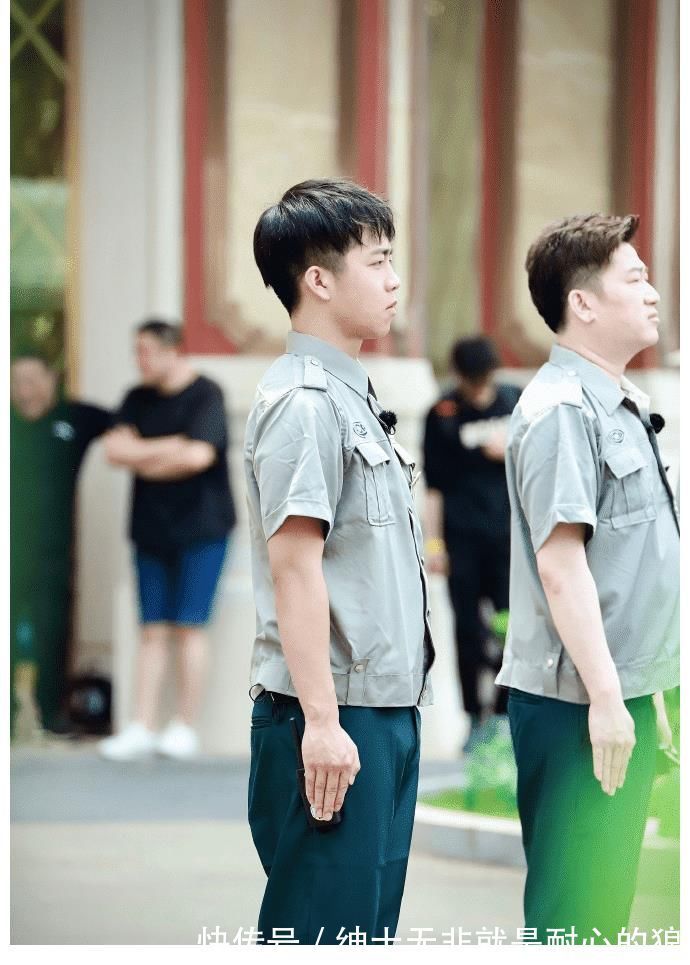 王九龙|王九龙提前曝光《德云斗笑社》内容:孟鹤堂、烧饼等集体化身捏脚技师