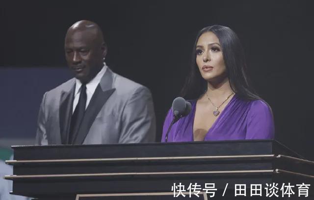 科比|牵瓦妮莎手是绅士,还拥抱亲吻瓦妮莎额头,乔丹这操作过分了吧?