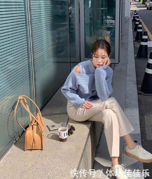 好看|毛衣怎么穿才好看今年流行这3种搭配,温暖并时髦你整个秋冬