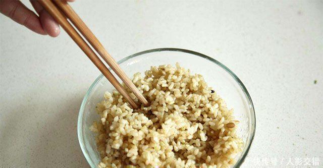 带脉|有便秘困扰的人,少吃3种东西,多做2件事,肠道一天比一天干净!