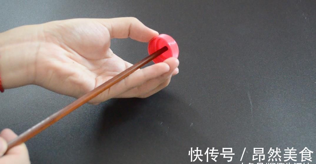 瓶盖上面戳一个洞, 没想到作用这么大, 看完你会感谢我的