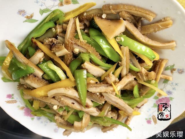 爷爷生日,菜刚端上桌嫂子坐下就吃,姑姑:停!老人还没动筷子