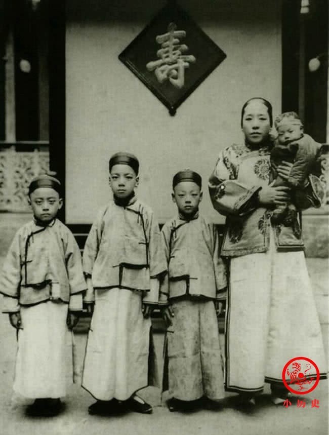 清末|清末民初王公贵族生活照:结婚礼服很精美,大臣肥头大耳