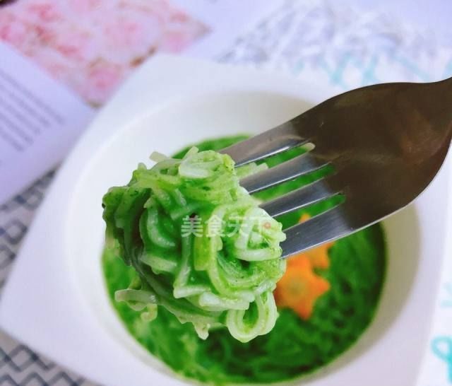 营养|菠菜浓汤面,补充氨基酸,能提高宝宝免疫力,营养更均衡