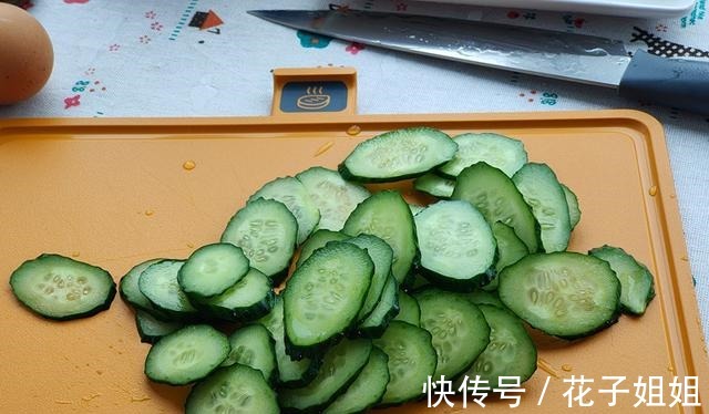 大鱼大肉吃多了,来一道清新爽口的黄瓜炒鸡蛋,5分钟就出锅!