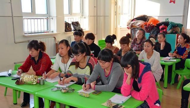 毕业奖|“妈妈把毕业奖扔进了垃圾桶”,孩子的痛哭流涕,引出家长物质心