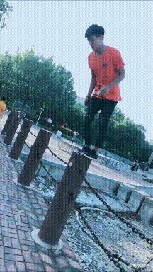 妹子|“妹子，在公园躺椅上睡觉，你不怕尴尬吗？”哈哈哈，长点心吧