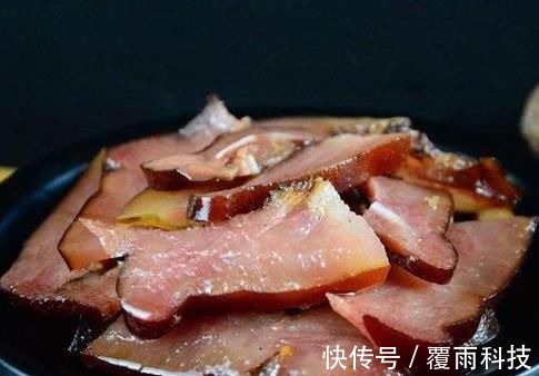 腌腊肉时，只加盐是不行的，有了这两味料，腊肉才咸香入味更好吃