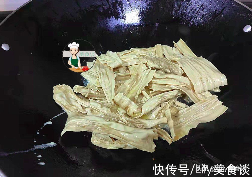 冬天，五花肉和它是绝配，泡软一煎一焖，简单又营养，多给孩子吃