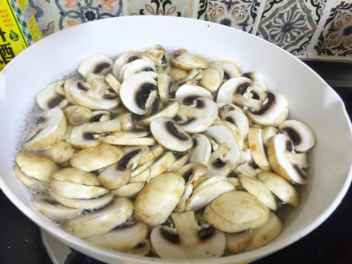 蘑菇|这蘑菇与鸡胸肉天生一对,口感鲜嫩至极、细腻软滑,多吃都怕胖