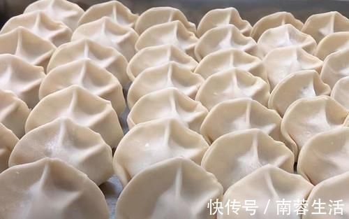 白菜猪肉水饺这样做才好吃，薄皮大馅，不破皮不露馅，做法简单