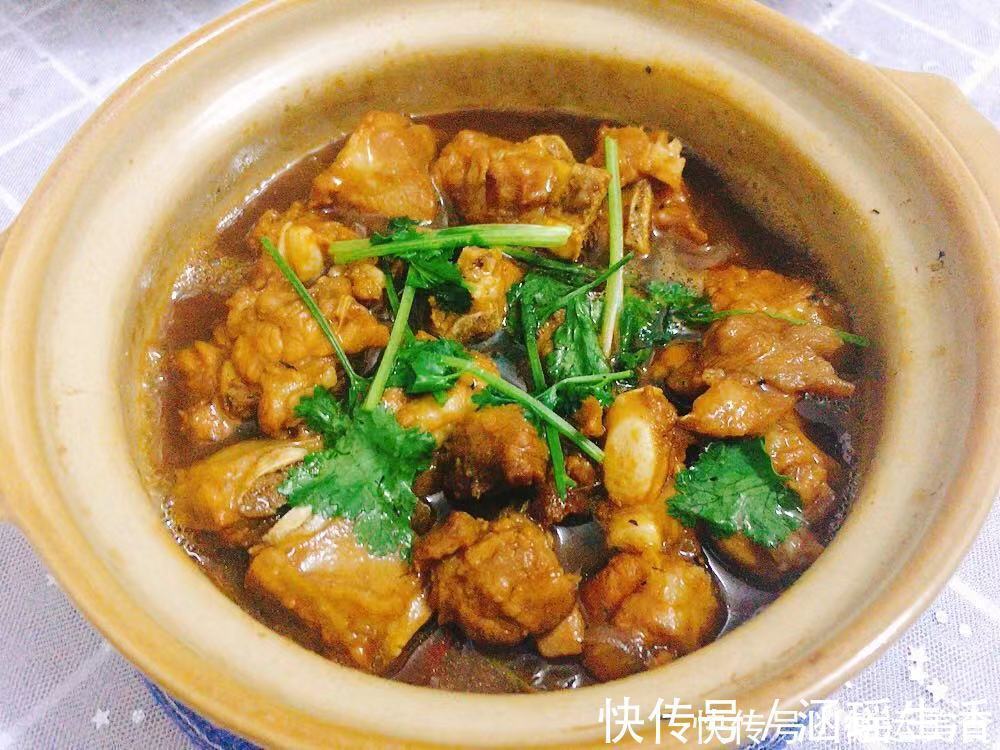 排骨新做法:不用油炒,步骤简单,做出来的排骨连汤汁都下饭!