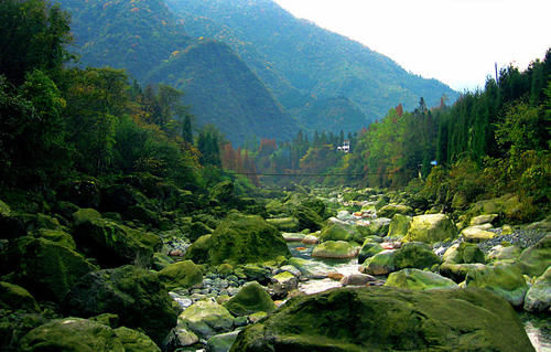 中年|四川一处不知名的旅游景点，很适合春游踏青，最高峰达4812米