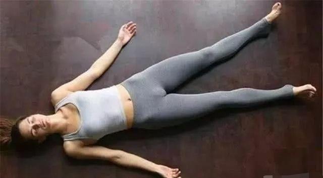 动作|居家练瑜伽很简单，掌握几式基本动作，自由组合演变出诸多变化