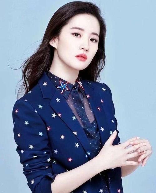 女生脸上有这4个＂特征＂，常被称为＂精致脸＂，很容易招惹异性！