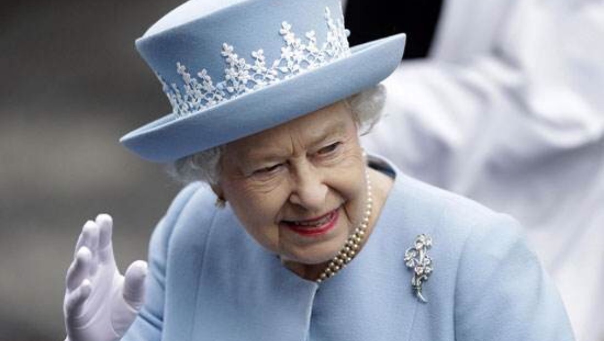 英国女王 94岁高龄脸上却没斑点,英女王皮肤好到惊人,护肤方法却不用花钱