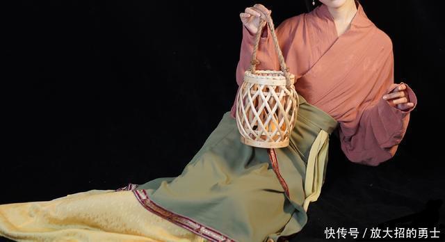 汉服|小姐姐“叠穿”汉服太惹眼,网友你是不是刚从壁画里出来