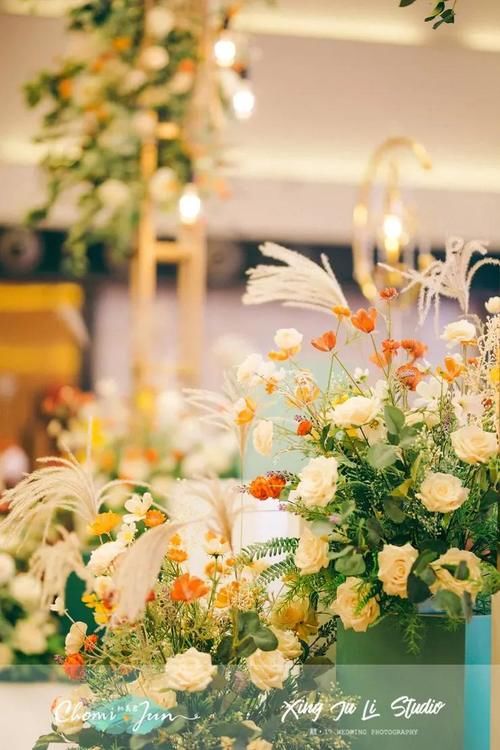 这场清新淡雅的现代简约风婚礼，一如初见你时的般纯粹自然