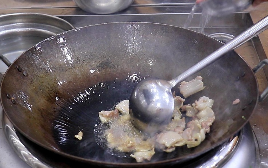 做焖面不要直接下锅焖,多加这一步,面条劲道又入味,一碗不够吃!