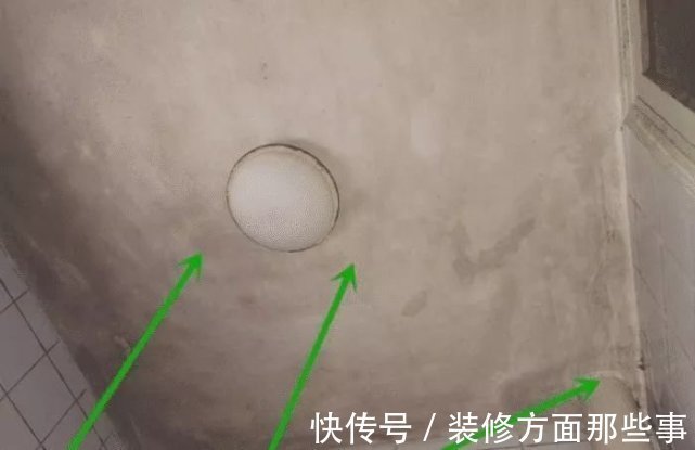 水管|卫生间吊顶,我偏不用铝扣板直接裸露,师傅一抬头:果然是行家