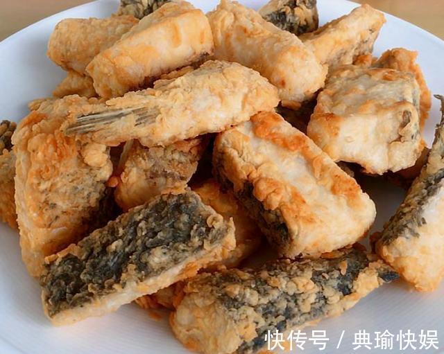 炸鱼块时，裹面粉还是淀粉很多人没用对，难怪吃着不酥脆还吸油