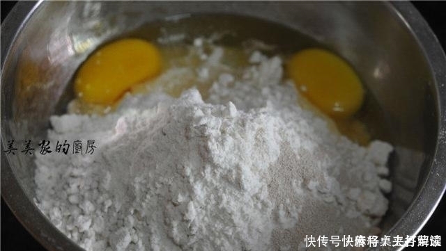 早餐饼种类那么多,我就爱此物蓬松柔软越嚼越香,1分钟1个