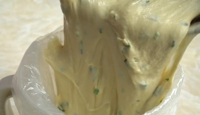 教你做手不沾面的烙饼，10分钟搞定全家人早餐，蓬松暄软像面包