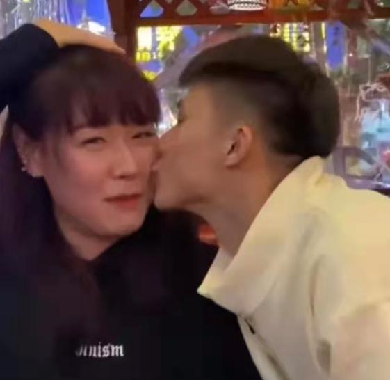 男友|女排名将被曝“忘年恋”!鲜肉男友只有19岁,两人相差7岁被看衰