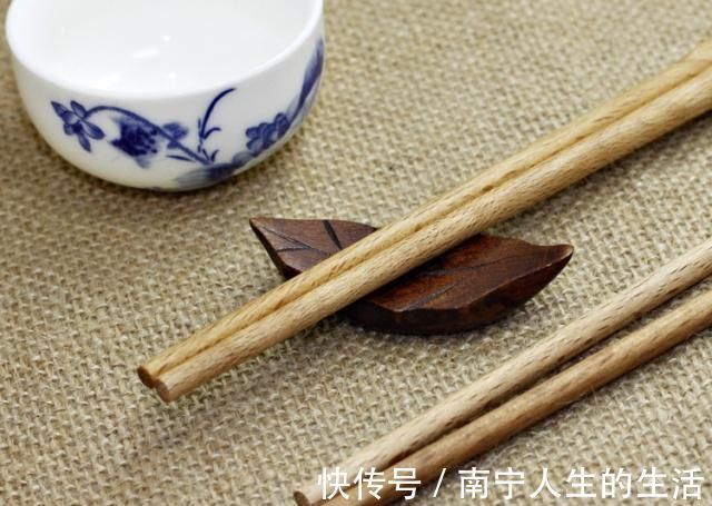 洗洁精|洗洁精洗筷子越洗越脏用新方法简单一洗,筷子轻松洗干净