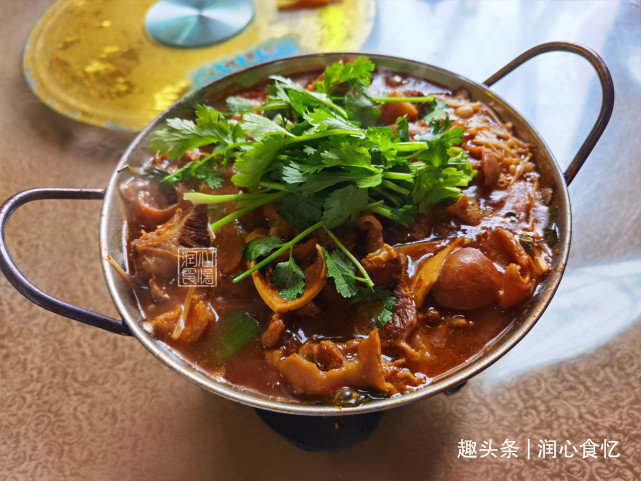 五一假期，4姐弟一大家子聚餐，15分钟上一道菜，菜没上完人走了