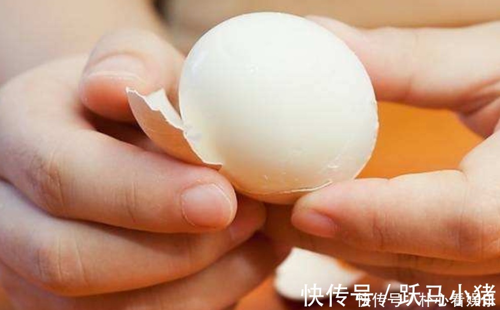 蛋壳|煮鸡蛋怎么煮才好吃多加一步，蛋壳轻轻一碰就碎，鸡蛋细滑爽口