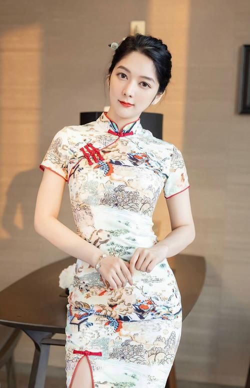 肩裙 牛仔吊带一字肩裙，穿出自信的美，修身显瘦又美的时尚