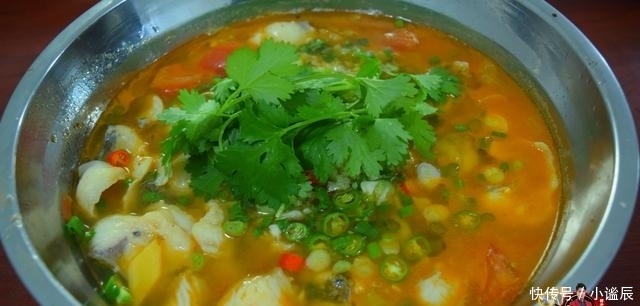 酸汤鱼的新吃法,草鱼加上3只番茄,酸辣开胃,做法还很简单!